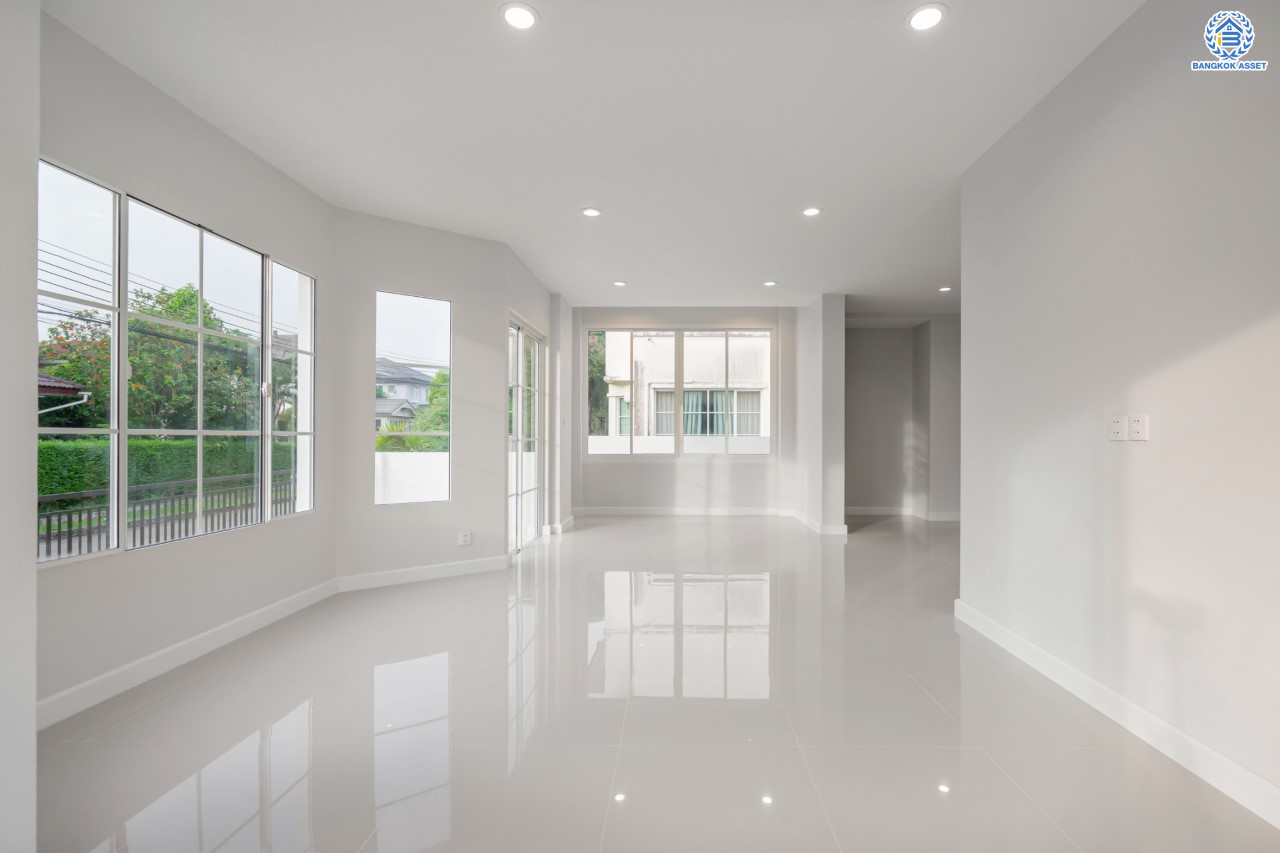 บ้านมือสองตกแต่งใหม่ ม.มัณฑนา นครอินทร์-พระราม5 หลังมุม เนื้อที่กว่า 57 ตร.ว. ฟังก์ชันจัดเต็ม 3 ห้องนอน 2 ห้องน้ำ จอดรถได้ 1 คัน พร้อม Living Room รองรับทุกความสุข ทำเลเดินทางสะดวก ใกล้ทางด่วน "ศรีรัช" และรถไฟฟ้า "สถานีบางรักใหญ่"